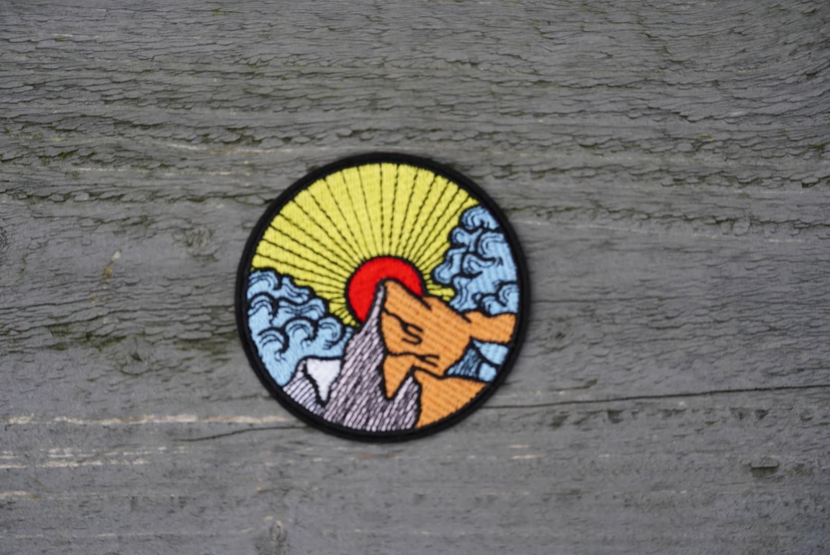 Embroidered Mountain Sunset Patch: Iron-On/Sew-On, Climber Gift - Afbeelding 2