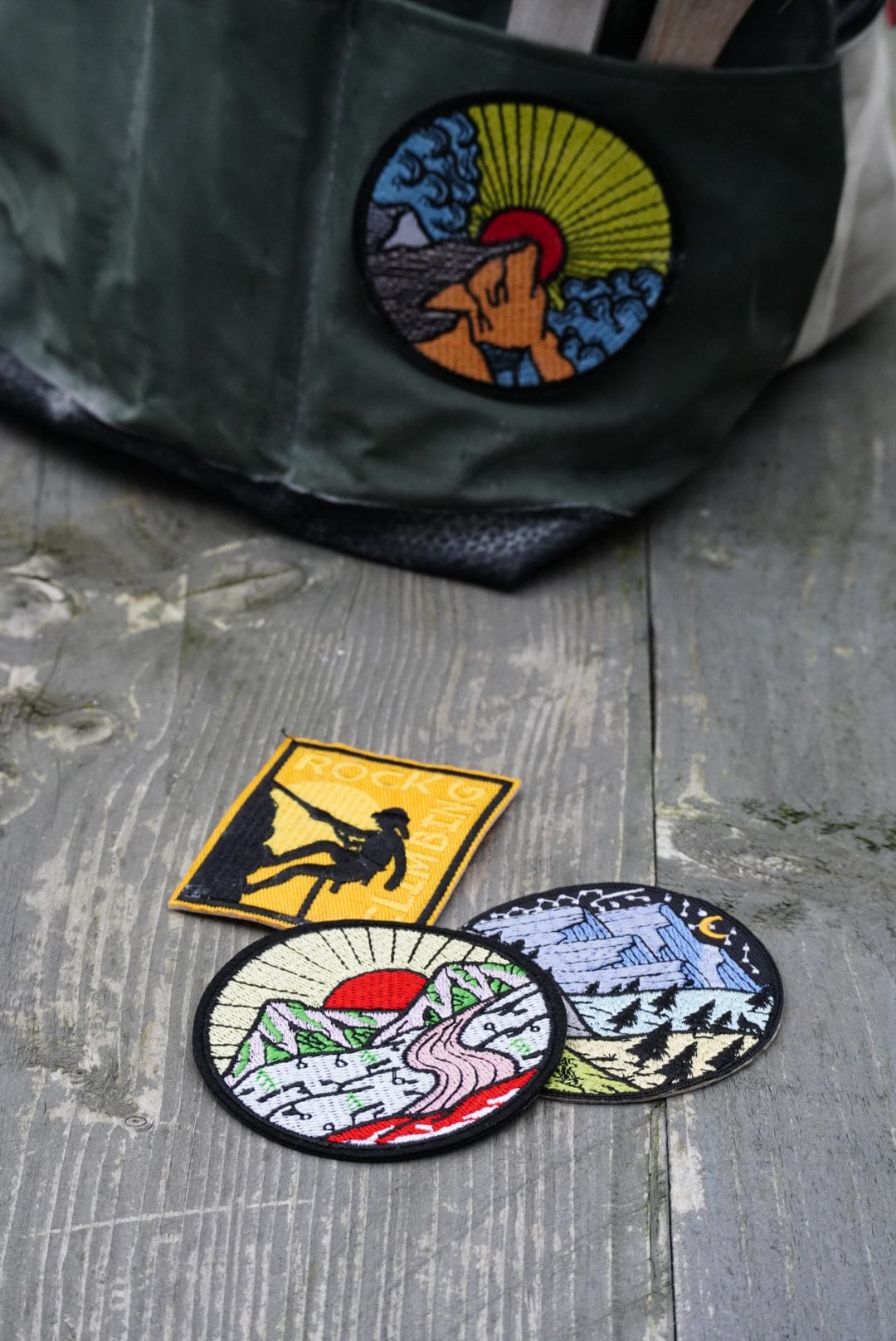 Mountain theme embroidered patch - iron on patch for climbing, bouldering, outdoor and adventure enthousiasts - Afbeelding 4