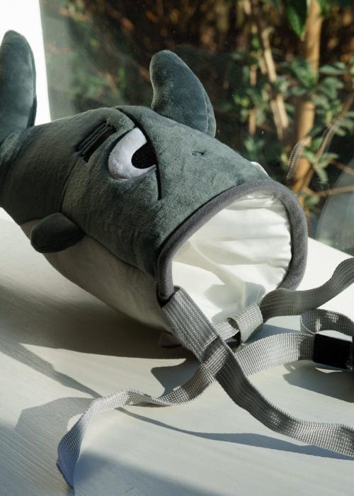 Shark chalk bag: unique gift for climbers. Fun climbing magnesium bag for ultimate grip. Pofzak for climbers and bouldering.